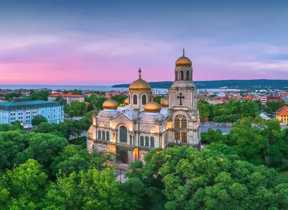 Hotels in Bulgaria are waiting for you to discover the city's beauty! Find the best hotel deals.