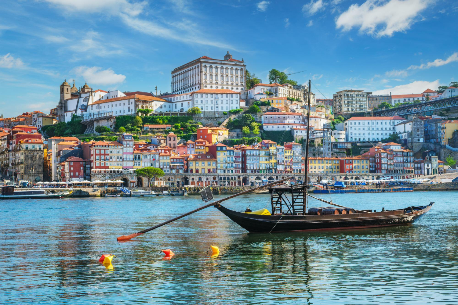 Hotels in Porto are waiting for you to discover the city's beauty! Find the best hotel deals.